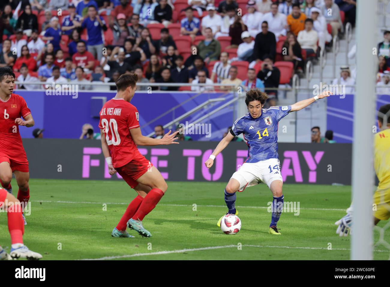 Doha, Qatar. 14 janvier 2024. DOHA, QATAR - JANVIER 14 : Junya Ito du Japon lors du match du Groupe D de la coupe d'Asie AFC entre le Japon et le Vietnam au stade Al Thumama le 14 janvier 2024 à Doha, Qatar Credit : Sebo47/Alamy Live News Banque D'Images