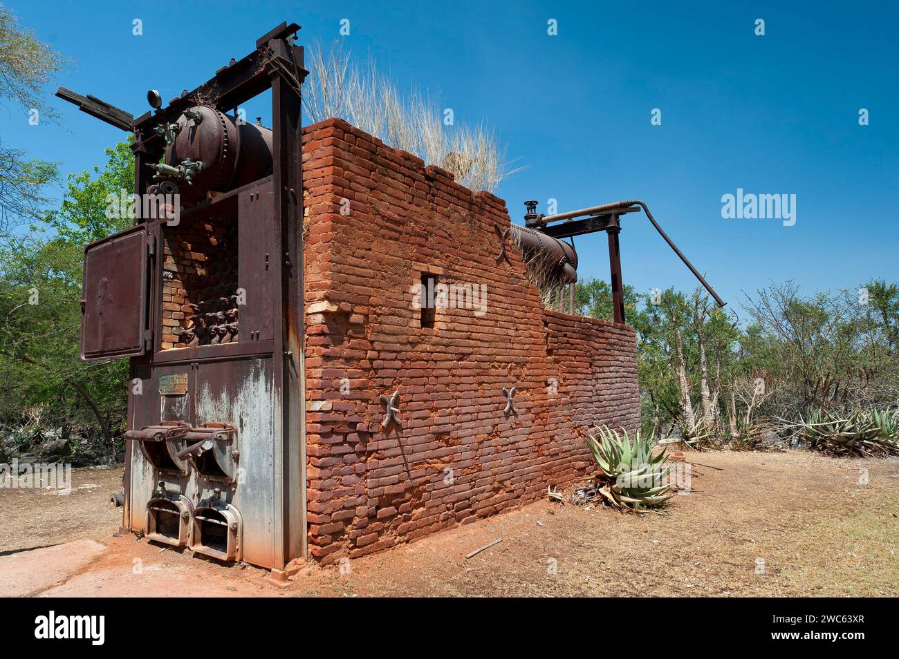 Les Allemands ont mis hors service une machine à vapeur à partir de 1904 au lac Otjikoto, utilisée comme pompe pour alimenter en eau potable la ville de Tsumeb en Namibie Banque D'Images