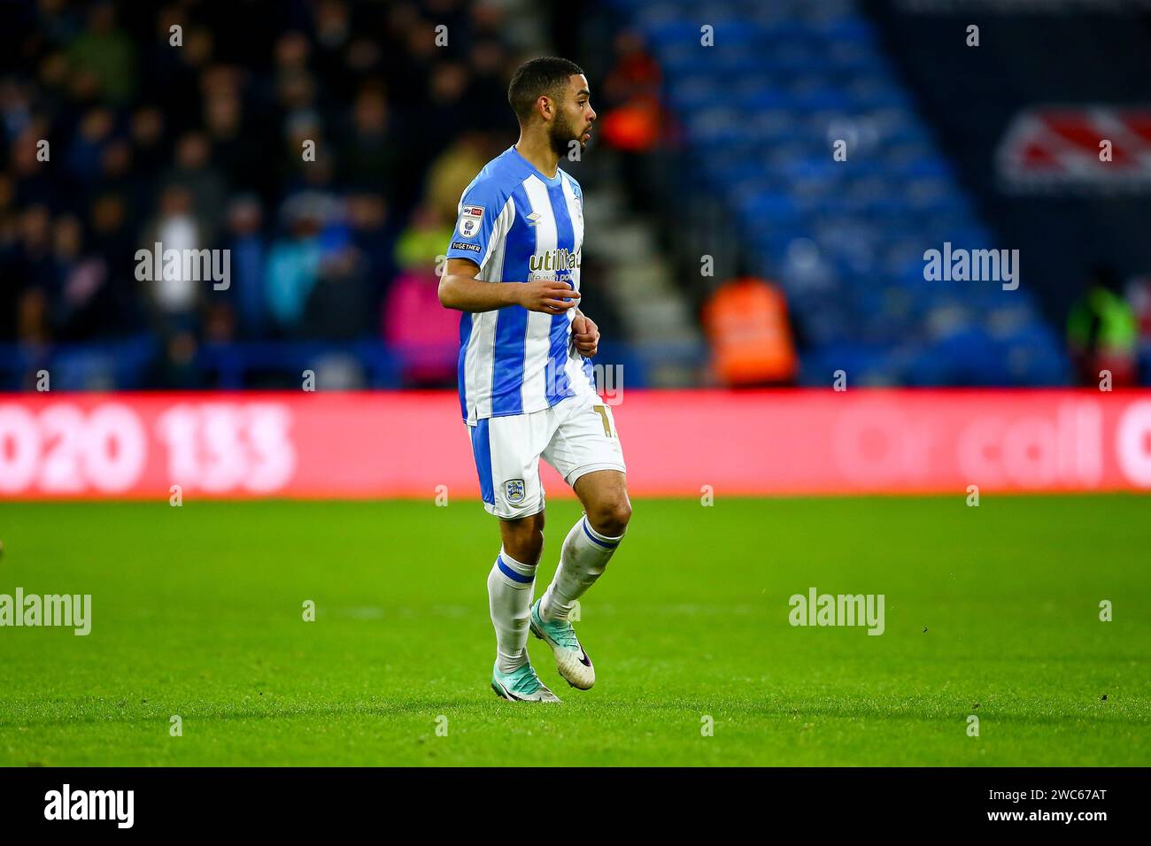 John Smith's Stadium, Huddersfield, Angleterre - 13 janvier 2024 Brodie Spencer (17) de Huddersfield Town - pendant le match Huddersfield v Plymouth, Sky Bet Championship, 2023/24, John Smith's Stadium, Huddersfield, Angleterre - 13 janvier 2024 crédit : Arthur Haigh/WhiteRosePhotos/Alamy Live News Banque D'Images