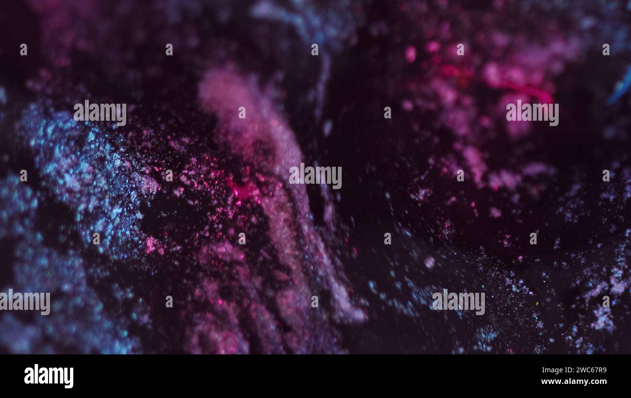Peinture fluide scintillante renverse de l'encre bleue rose noire Banque D'Images