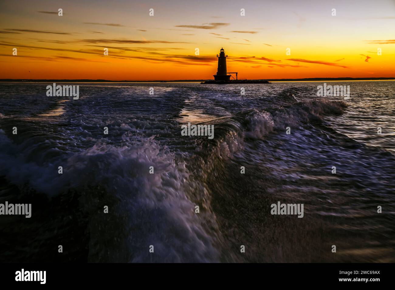 Phare de la rive ouest au lever du soleil, baie d'Hudson, New York, États-Unis Banque D'Images
