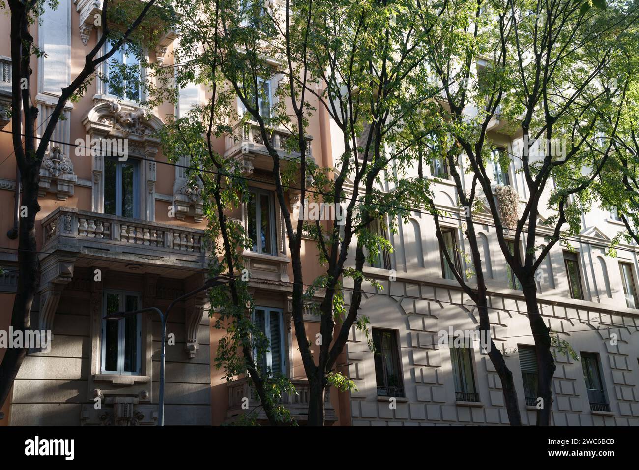 Bâtiments résidentiels historiques le long de la via Procaccini à Milan, Lombardie, Italie Banque D'Images