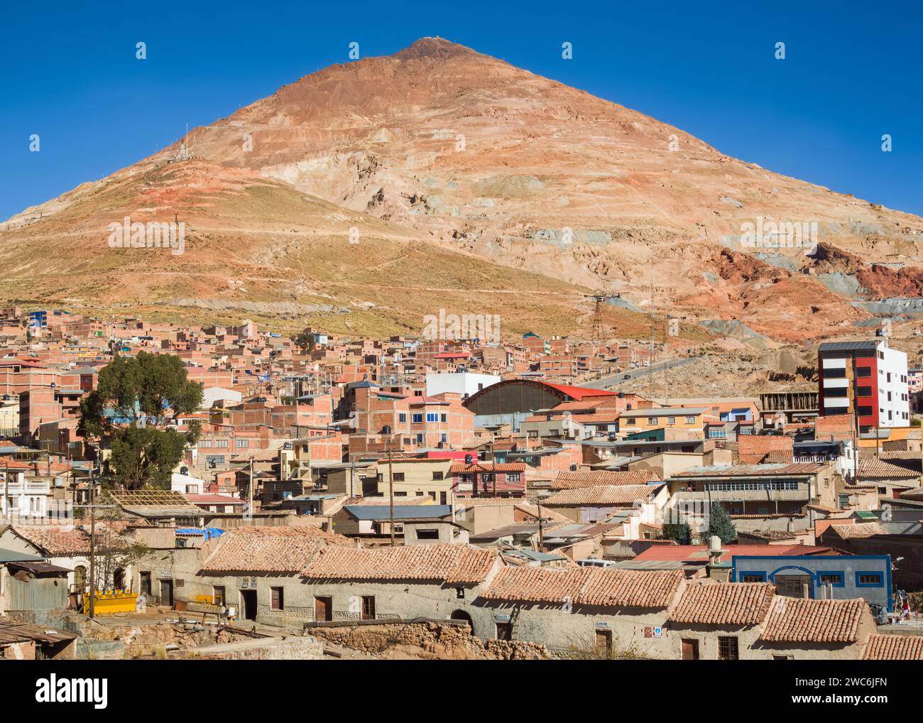 Le paysage coloré de Cerro Rico et Potosí (Bolivie) Banque D'Images