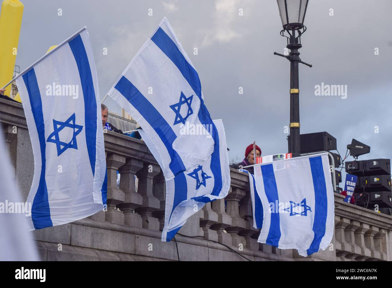 Londres, Royaume-Uni. 14 janvier 2024. Des milliers de manifestants pro-israéliens se rassemblent à Trafalgar Square pour marquer les 100 jours qui se sont écoulés depuis l'attaque du Hamas contre Israël le 7 octobre 2023. Crédit : Vuk Valcic/Alamy Live News Banque D'Images