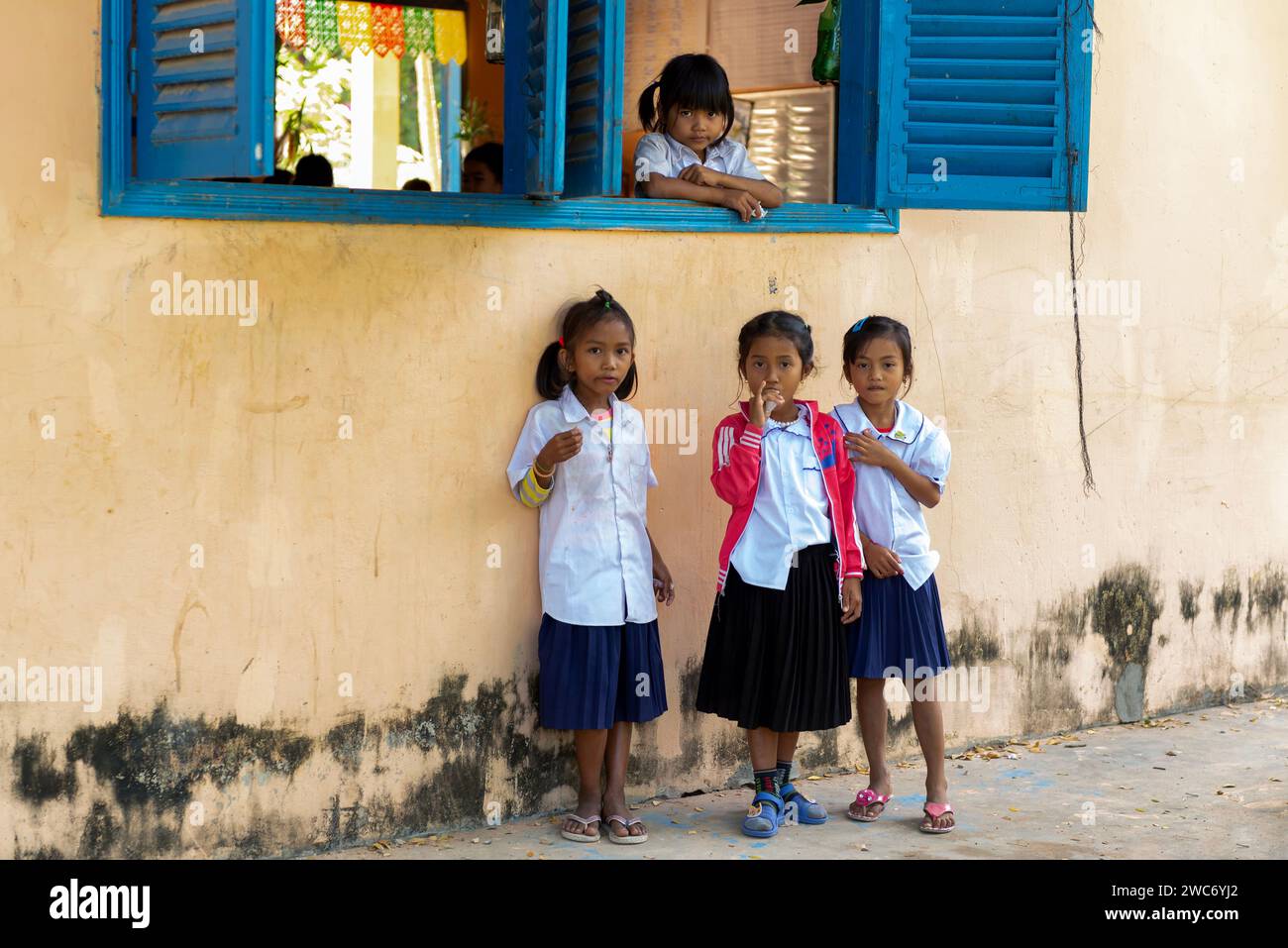 Les filles pendant la pause déjeuner à l'école au Cambodge Banque D'Images