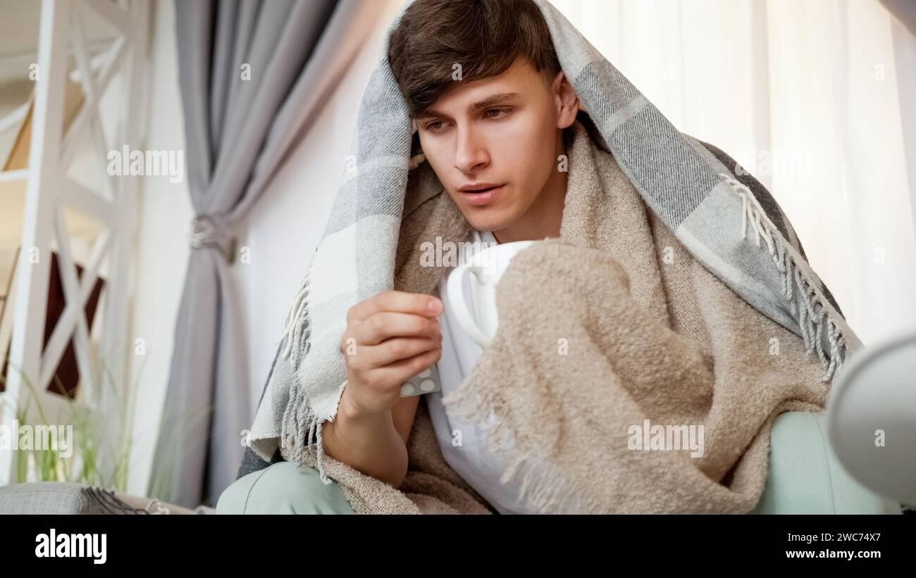 Médecine domestique homme virus Plaid Cup pilules maison Banque D'Images