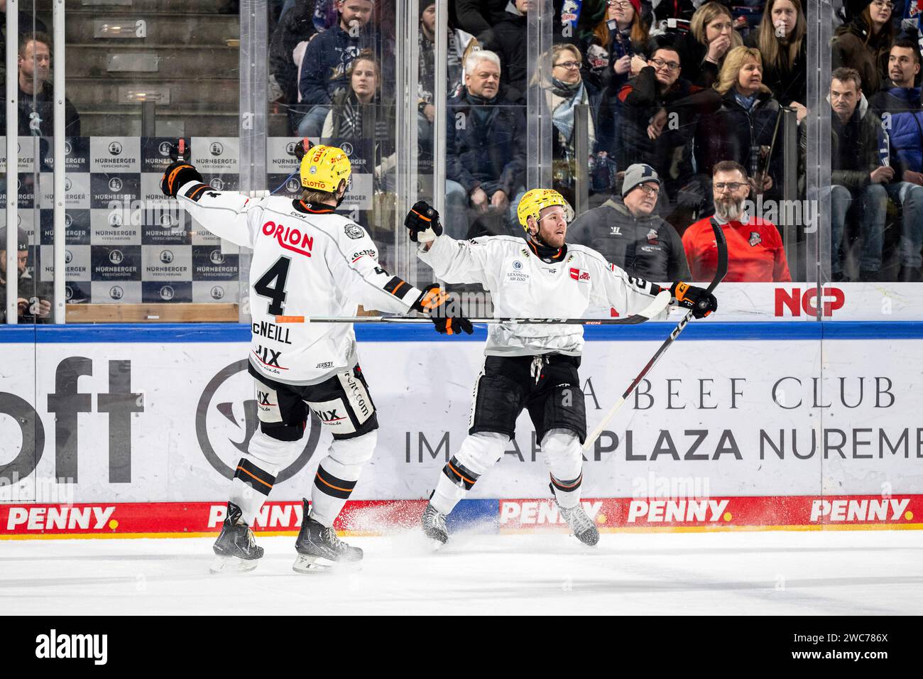 Torjubel Freude Brett Breitkreuz (29, Loewen Frankfurt ) Reid McNeill (4, Loewen Frankfurt ), Nuernberg Ice Tigers vs. Loewen Frankfurt, DEL, 38. Spieltag, 14.01.2024, Foto : Thomas Hahn/Eibner-Pressefoto Banque D'Images