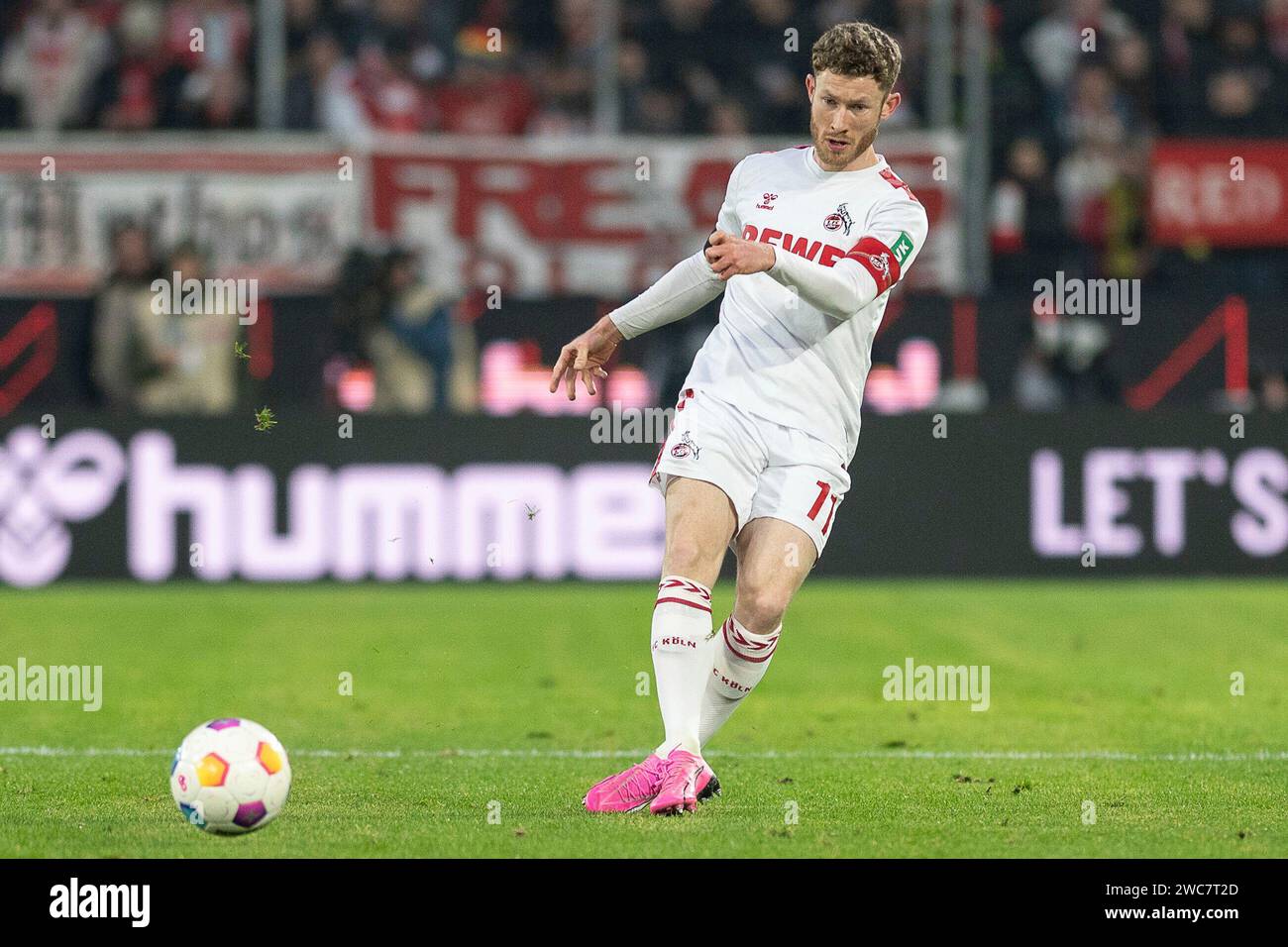 Koeln, Deutschland. 13 janvier 2024. Florian Kainz (1. FC Koeln, #11) spielt einen Pass. Fussball : 1. Bundesliga, saison 2023/2024, 17. Spieltag, 1. FC Koeln - 1. FC Heidenheim 1846 am 13.01.2024 im RheinEnergieStadion in Koeln Wichtiger Hinweis : Gemaess den Vorgaben der DFL Deutsche Fussball Liga bzw. Des DFB Deutscher Fussball-Bund ist es untersagt, in dem Stadion und/oder vom Spiel angefertigte Fotoaufnahmen in Form von Sequenzbildern und/oder videoaehnlichen Fotostrecken zu verwerten bzw. verwerten zu lassen. Photo : Kirchner-Media/TH/dpa/Alamy Live News Banque D'Images