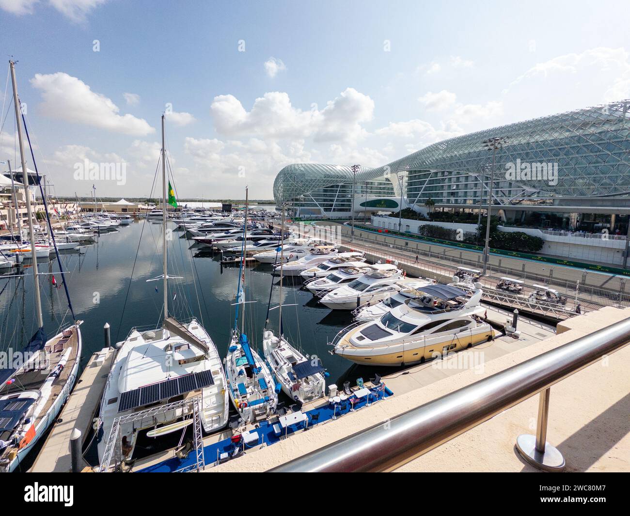W Hotel Yas Island à Abu Dhabi pendant le Grand Prix de F1 vu de la piste de F1 Banque D'Images