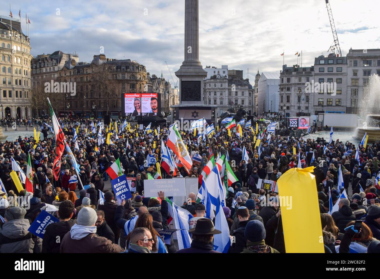 Londres, Royaume-Uni. 14 janvier 2024. Des milliers de manifestants pro-israéliens se rassemblent à Trafalgar Square pour marquer les 100 jours qui se sont écoulés depuis l'attaque du Hamas contre Israël le 7 octobre 2023. Crédit : Vuk Valcic/Alamy Live News Banque D'Images