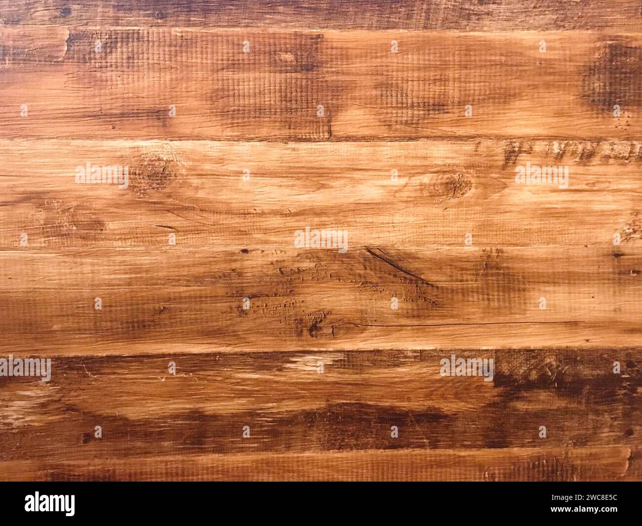 Panneau en bois texturé foncé, ajoutant une touche d'élégance à n'importe quel espace. Banque D'Images