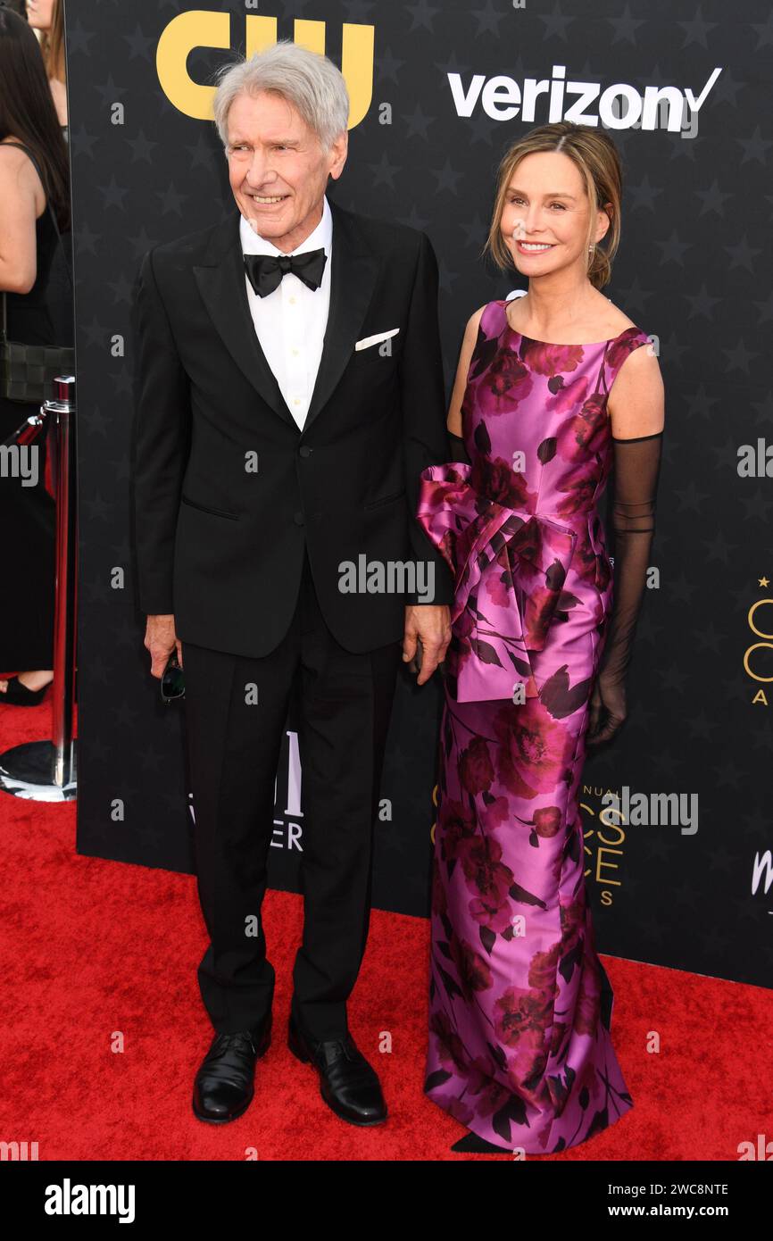 Santa Monica, ca. 14 janvier 2024. Harrison Ford et Calista Flockhart à la 29e cérémonie annuelle des Critics Choice Awards le 14 janvier 2024 au Barer Hangar de Santa Monica, Californie. Crédit : Jeffrey Mayer/Media Punch/Alamy Live News Banque D'Images