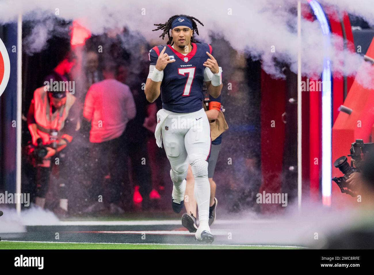 13 janvier 2024 le quarterback des Texans de Houston, C.J. Stroud (7 ans) entre sur le terrain