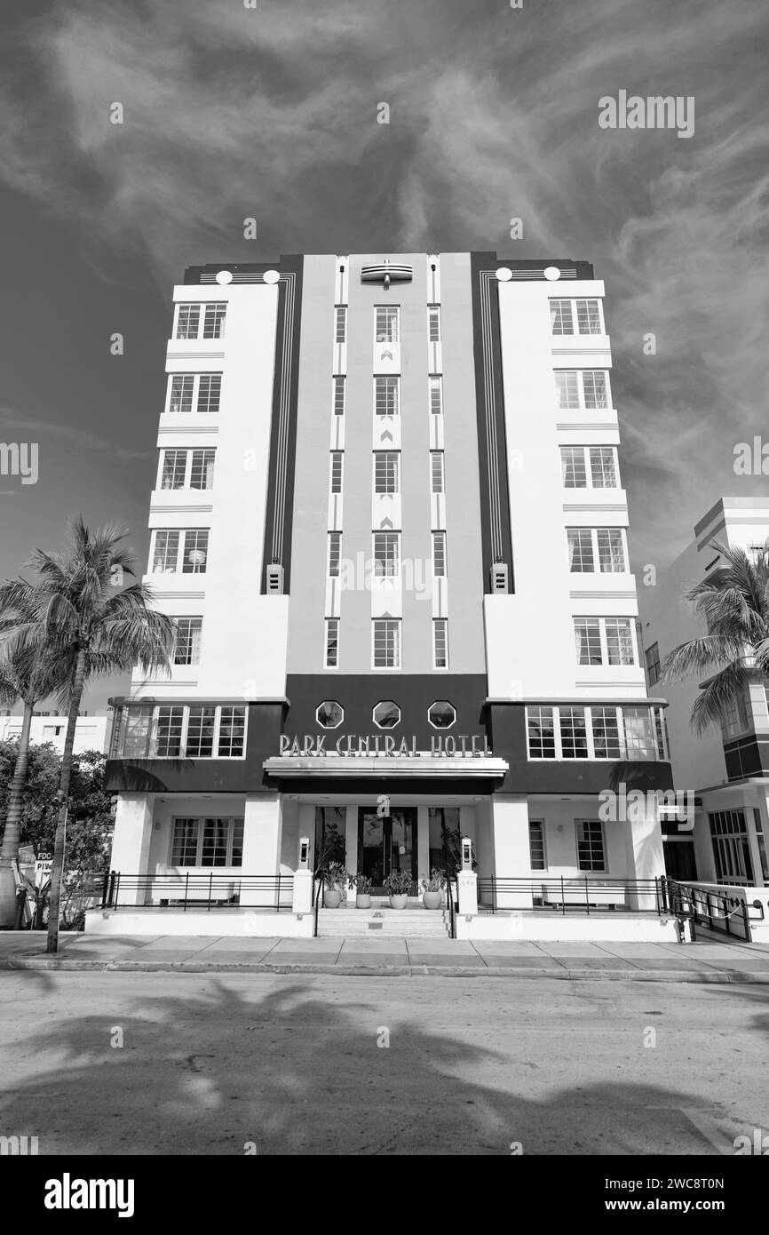 Miami, Floride États-Unis - 18 avril 2021 : south miami Beach Ocean Drive Park hôtel central dans le centre-ville de miami Banque D'Images
