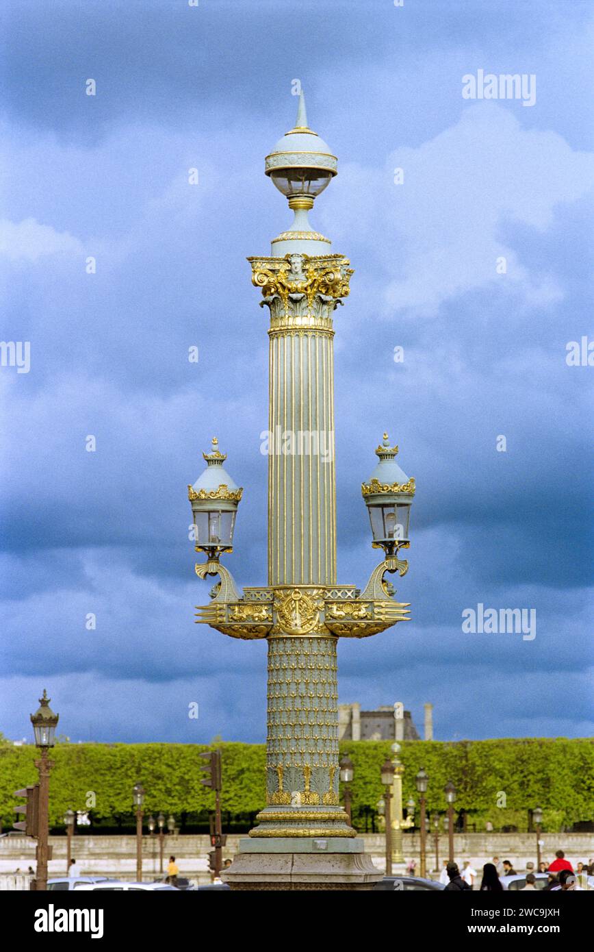 France, Paris, place de la Concorde, ancien lampadaire décoratif Banque D'Images