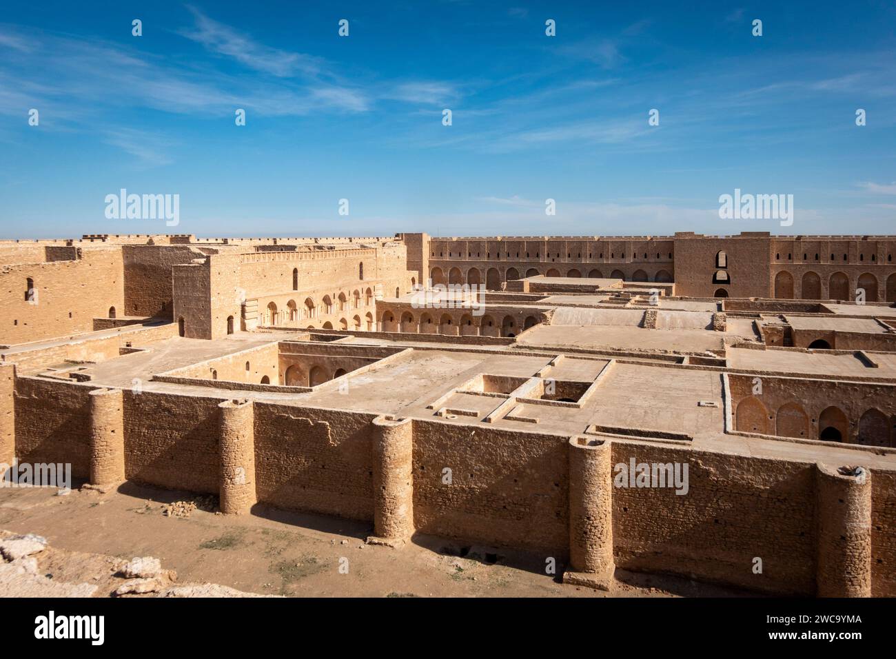 Vue de l'enceinte intérieure, la forteresse d'al-Ukhaidir ou palais abbasside d'Ukhaider, Irak Banque D'Images