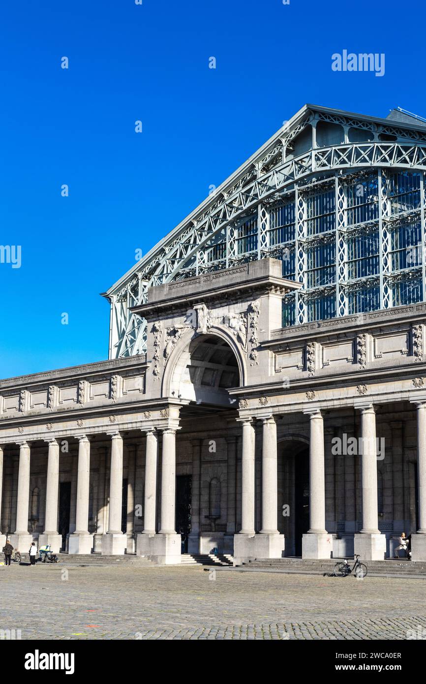 Salle Nord vue du Musée Royal des Forces armées et de l'Histoire militaire, Parc du Cinquantenaire, Bruxelles, Belgique Banque D'Images