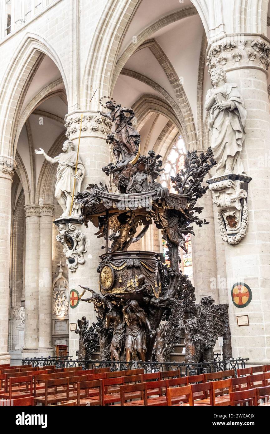Chaire baroque du 17e siècle par Hendrik Frans Verbruggen, Cathédrale de St. Gudula, Bruxelles, Belgique Banque D'Images