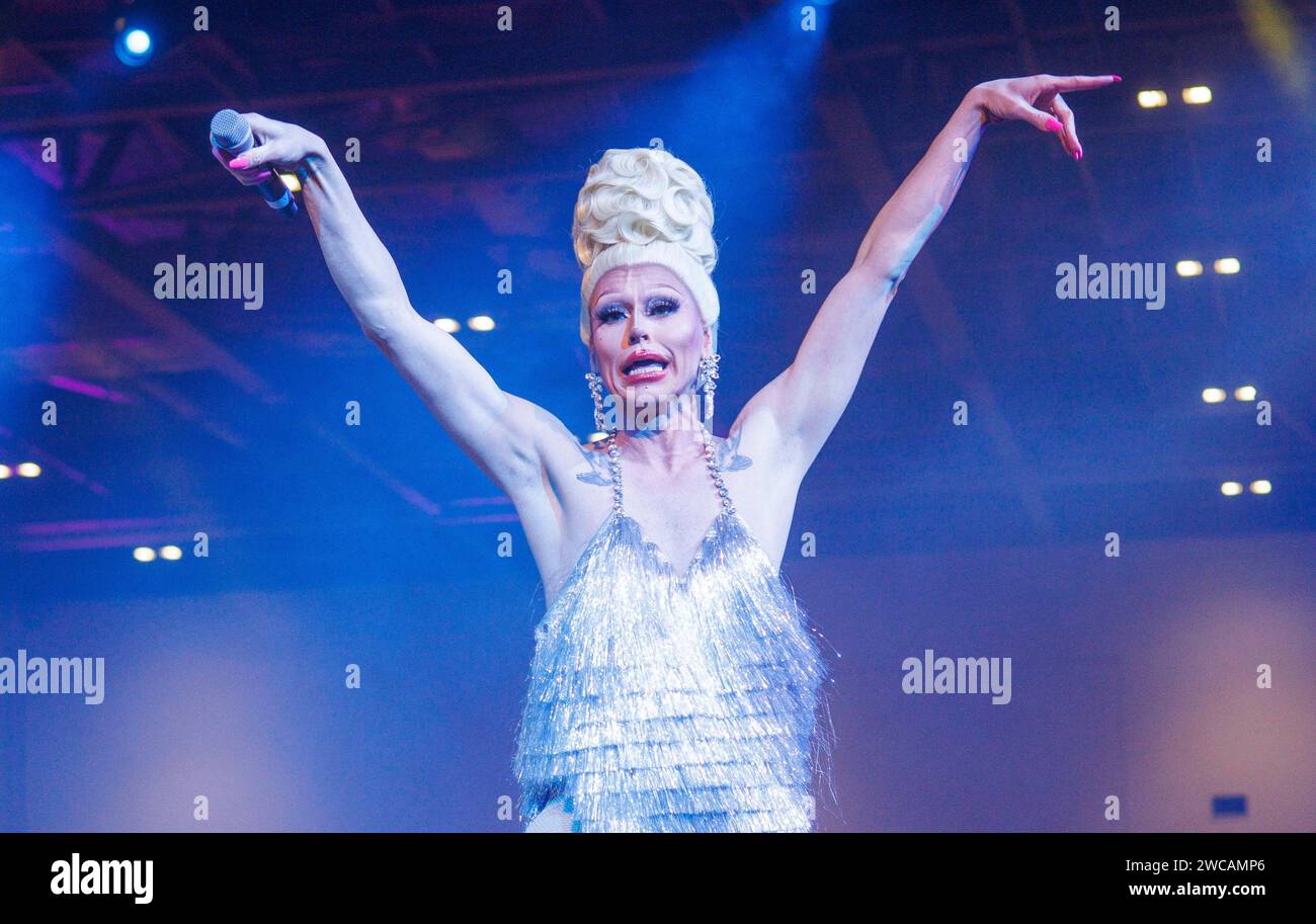 RuPaul DragCon série 5-Drag Queens se produisent à l'After Party à l'Excel Centre Banque D'Images