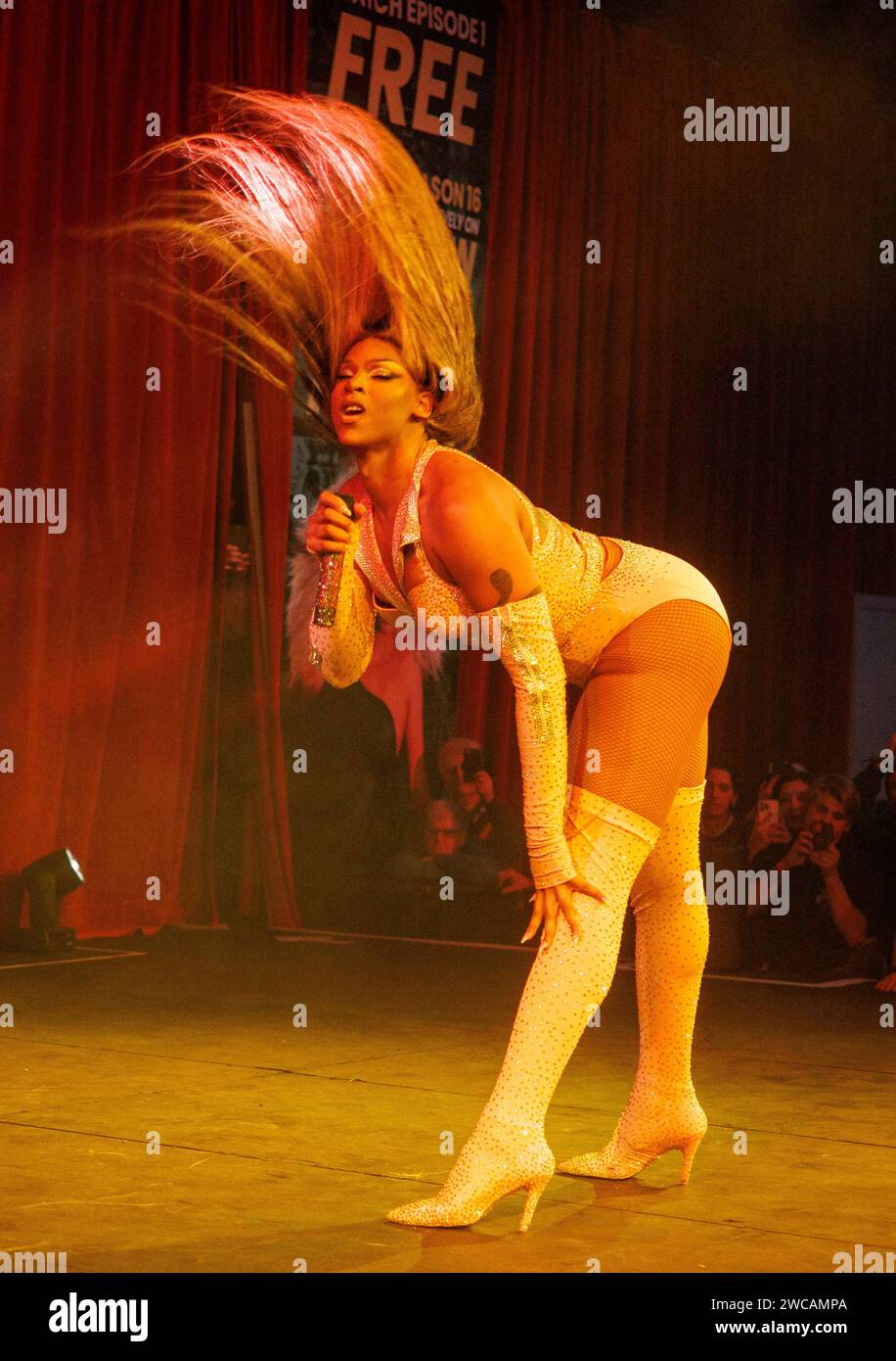RuPaul DragCon série 5-Drag Queens se produisent à l'After Party à l'Excel Centre Banque D'Images