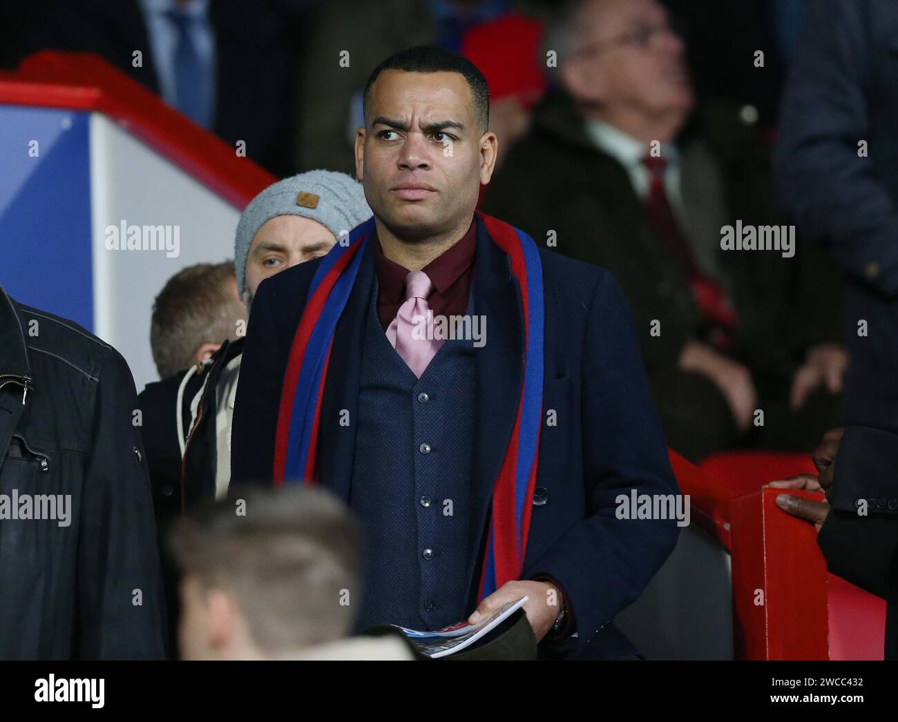 Le comédien Doc Brown regarde depuis les stands. - Crystal Palace v Brentford, Premier League, Selhurst Park Stadium, Croydon, Royaume-Uni - 30 décembre 2023. Usage éditorial uniquement - des restrictions DataCo s'appliquent. Banque D'Images