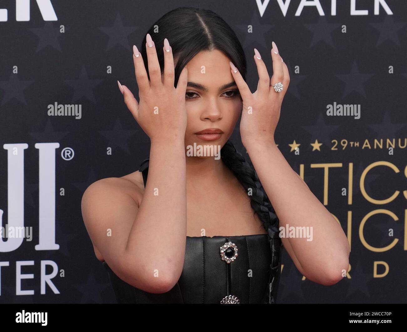 Los Angeles, États-Unis. 06 décembre 2022. Ariana Greenblatt arrive à la 29e cérémonie annuelle des Critics Choice Awards qui se tient au Barker Hangar à Santa Monica, CA le dimanche 14 janvier 2024. (Photo de Sthanlee B. Mirador/Sipa USA) crédit : SIPA USA/Alamy Live News Banque D'Images