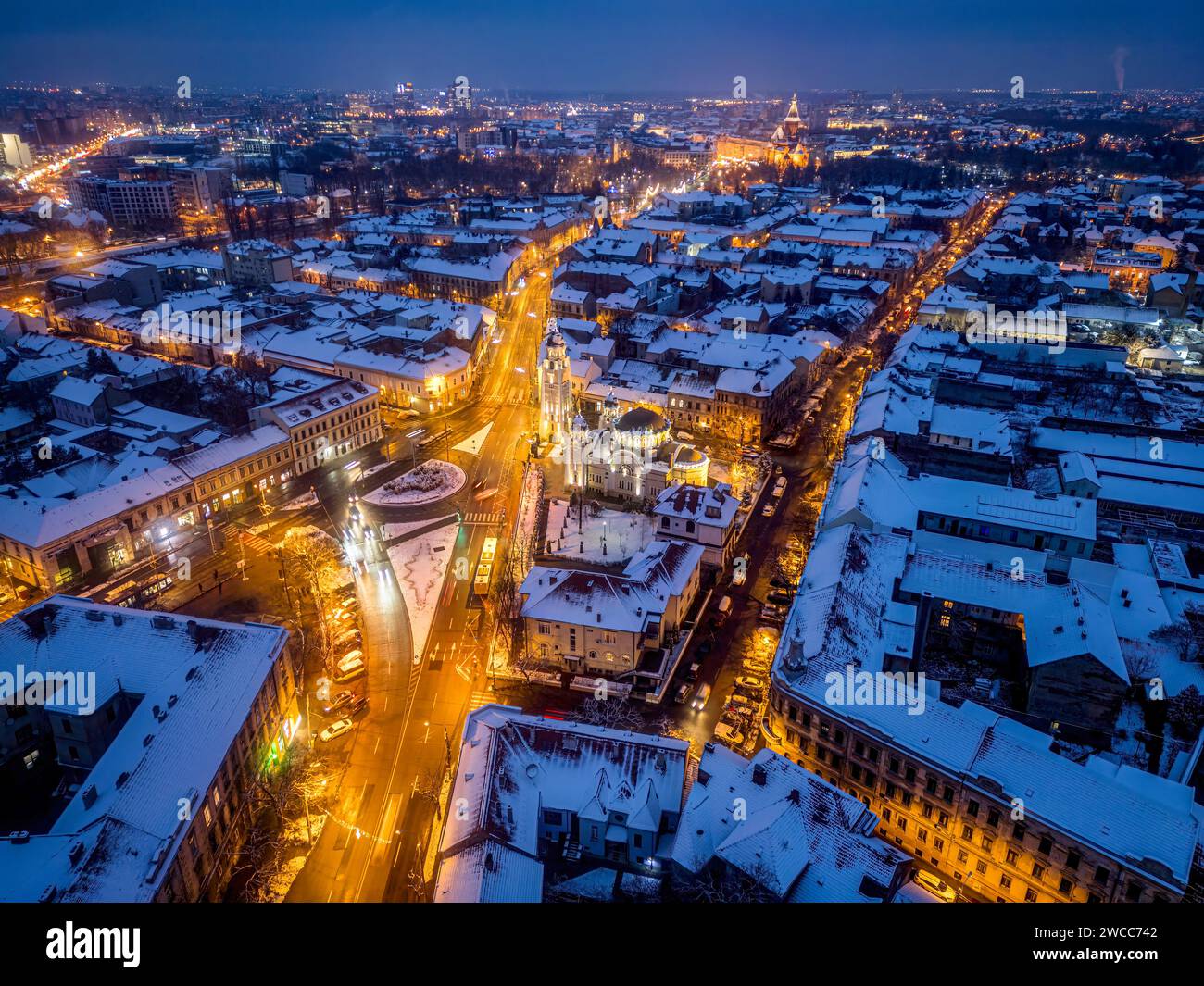 Vue panoramique aérienne du district de Sinaia pendant l'hiver avec de la neige. Photo aérienne prise le 9 janvier 2024, à Timisoara, comté de Timis, Roumanie. Banque D'Images