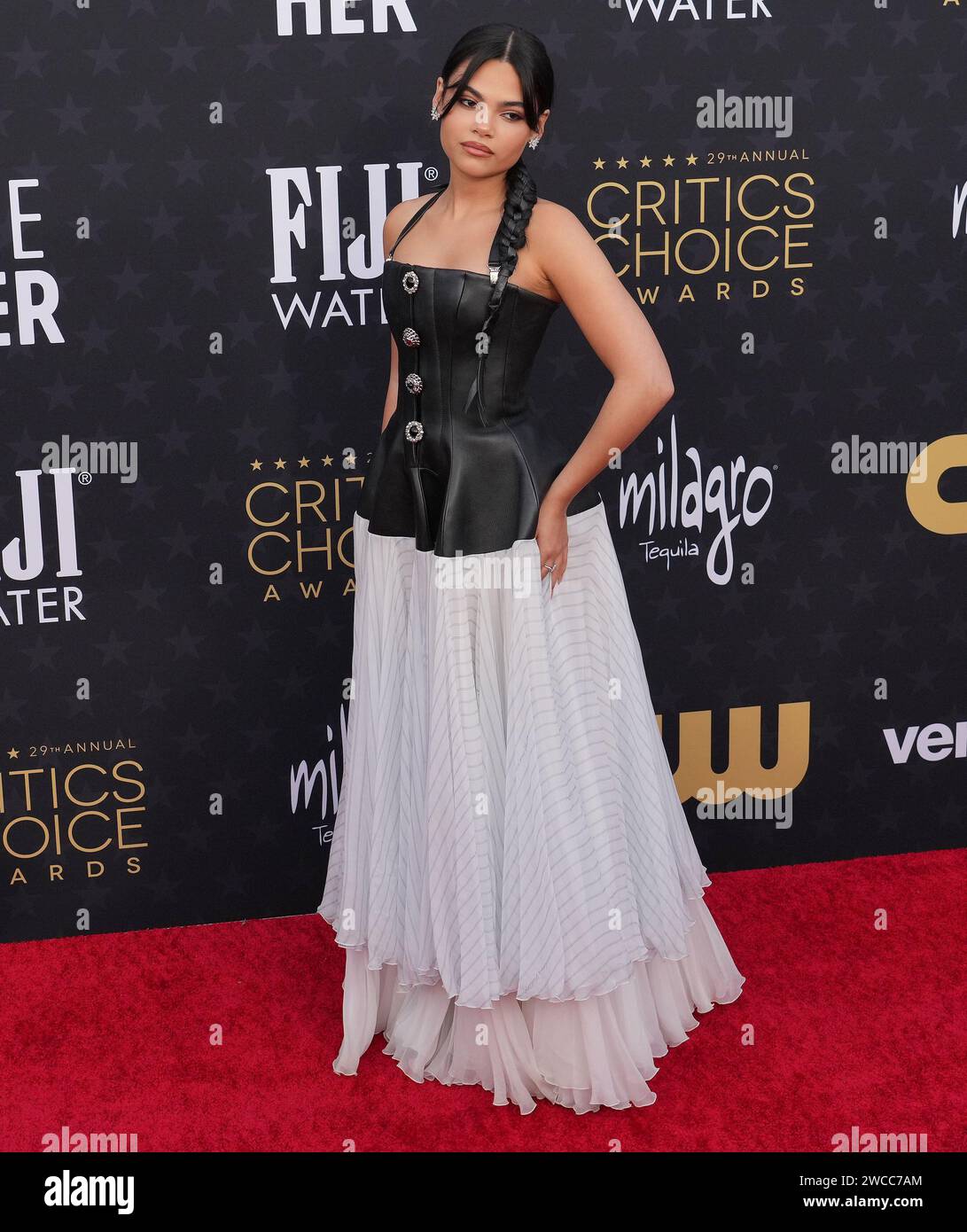 Los Angeles, États-Unis. 06 décembre 2022. Ariana Greenblatt arrive à la 29e cérémonie annuelle des Critics Choice Awards qui se tient au Barker Hangar à Santa Monica, CA le dimanche 14 janvier 2024. (Photo de Sthanlee B. Mirador/Sipa USA) crédit : SIPA USA/Alamy Live News Banque D'Images