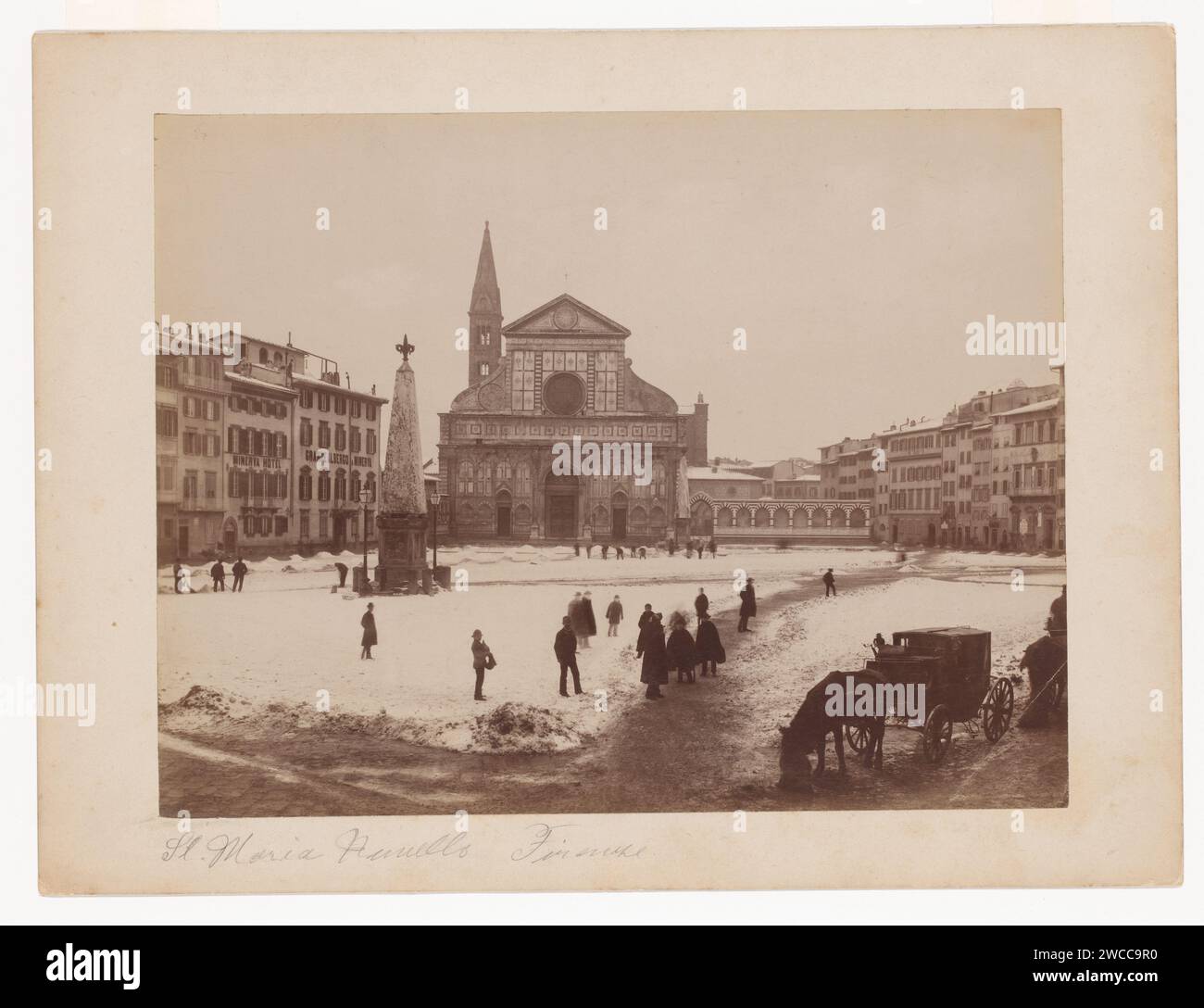 Extérieur Van de Santa Maria Novella te Florence, Italië, Anonyme, d'après Bartolomeo Ammannati, d'après Giambologna, 1851 - 1900 photographie Florence carton. papier albumen print église (extérieur). Neige Santa Maria Novella Banque D'Images