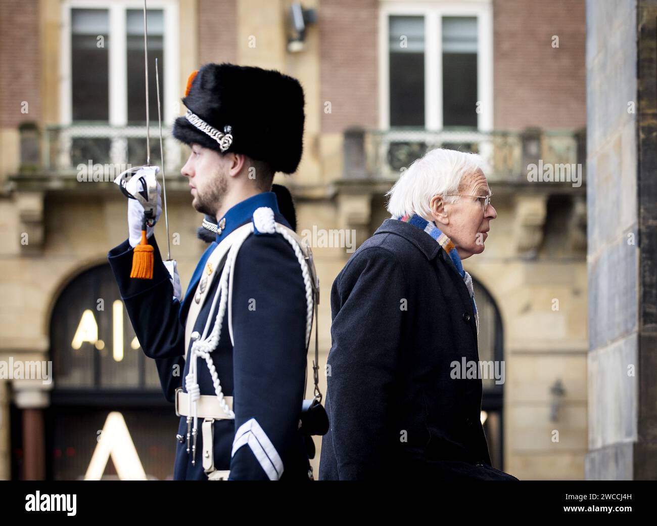 AMSTERDAM - 15/01/2024, AMSTERDAM - Herman Tjeenk Willink arrive au Palais Royal pour la traditionnelle réception du nouvel an par le roi Willem-Alexander et la reine Maxima. Le couple royal recevra plusieurs centaines d’invités issus de la politique et de l’administration publique ainsi que de divers secteurs de la société néerlandaise. ANP KOEN VAN WEEL netherlands Out - belgique Out Banque D'Images