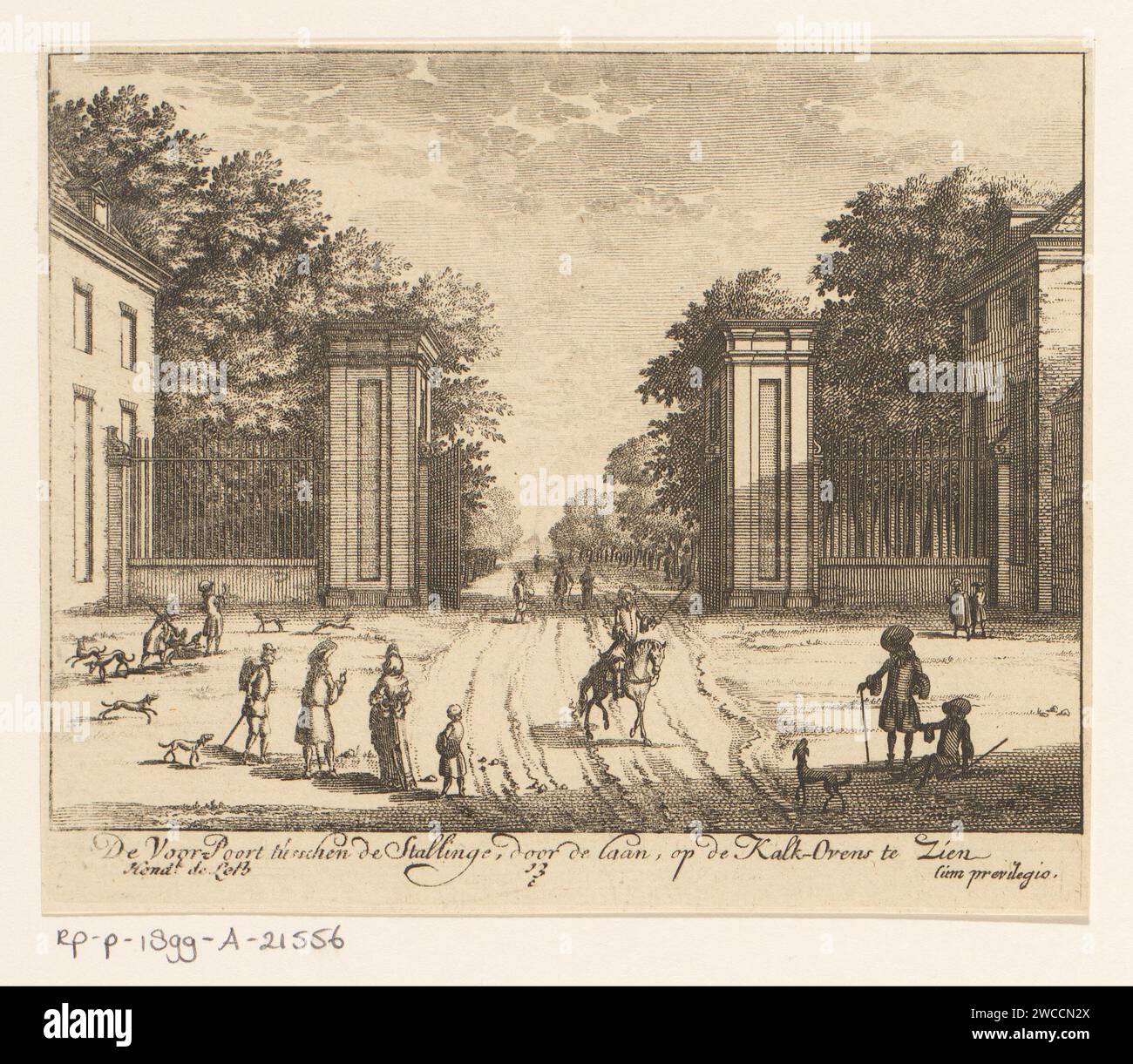 Voorpoort van Paleis Soestdijk, Hendrik de Leth, 1725 - 1747 face d'impression à travers la porte avant du palais Soestdijk, avec des figures de marche et un cavalier au premier plan. L'estampe fait partie d'une série de seize visages sur le palais Soestdijk et le domaine associé. palais de gravure de papier. Porte, entrée du Palais Soestdijk Banque D'Images