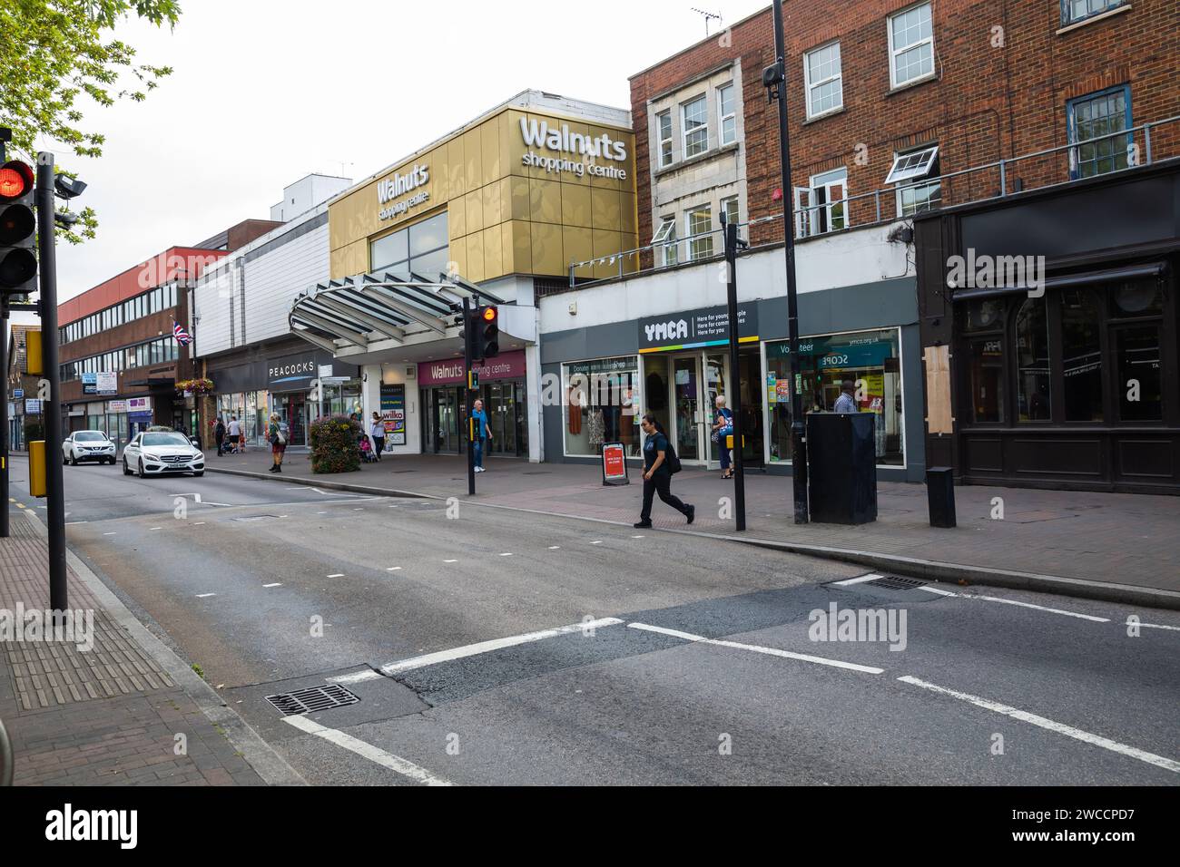 Une rangée de magasins dans Orpington High Street, Kent Banque D'Images