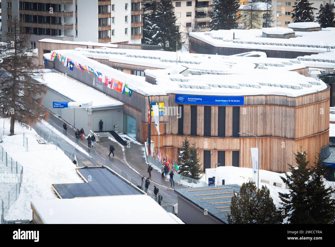 Davos, Suisse. 15 janvier 2024. Davos, CH 15 janvier 2024. Une vision générale du Forum économique mondial. L'Assemblée fédérale a également autorisé le déploiement de jusqu'à 5000 militaires armés au cours de l'événement WEF d'une semaine qui rassemble les leaders et les industries mondiales pour façonner l'avenir du monde. Crédit : Andy Barton/Alamy Live News Banque D'Images