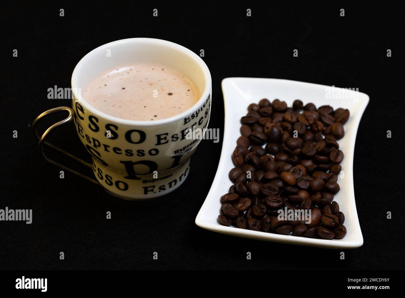 Tasse de café et les grains de café Banque D'Images