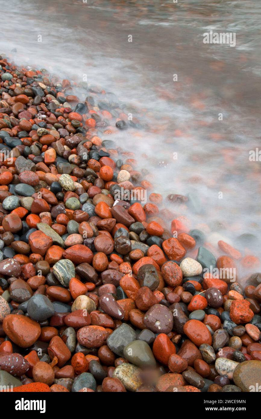 Plage de galets, l'établissement Sugarloaf Cove State Natural Area, au Minnesota Banque D'Images
