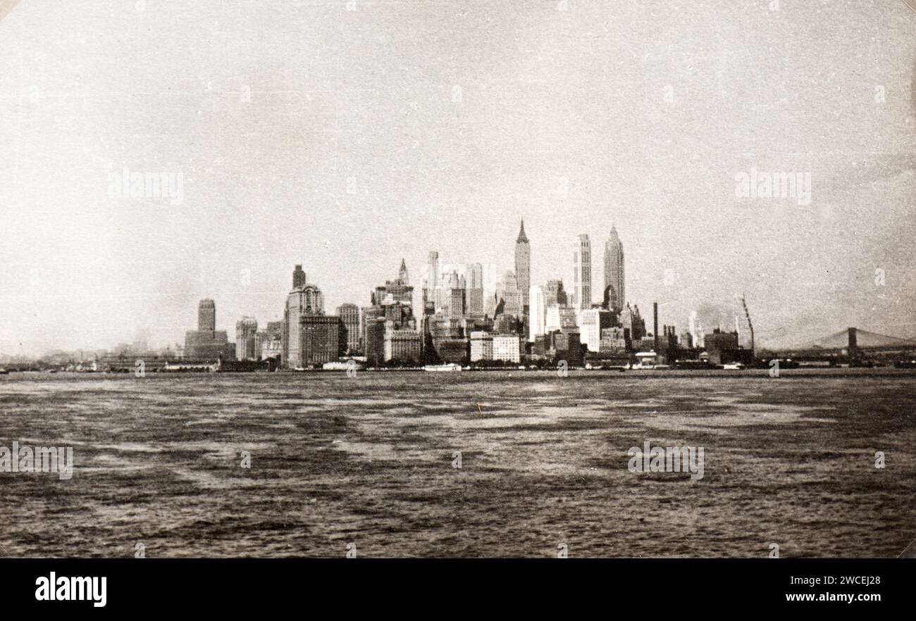 Photo tirée de l'album d'une famille juive italienne (Jarach) voyageant à New york et à l'exposition internationale de Chicago à l'été 1933. Voici une vue de la ville de New York apparaissant au loin Banque D'Images