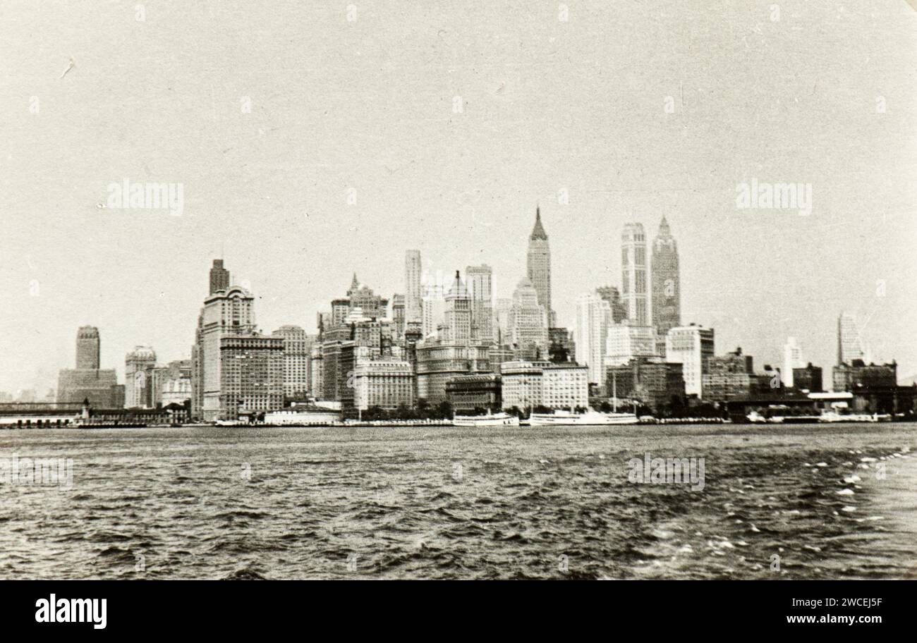 Photo tirée de l'album d'une famille juive italienne (Jarach) voyageant à New york et à l'exposition internationale de Chicago à l'été 1933. Voici une vue de la ville de New York apparaissant au loin Banque D'Images