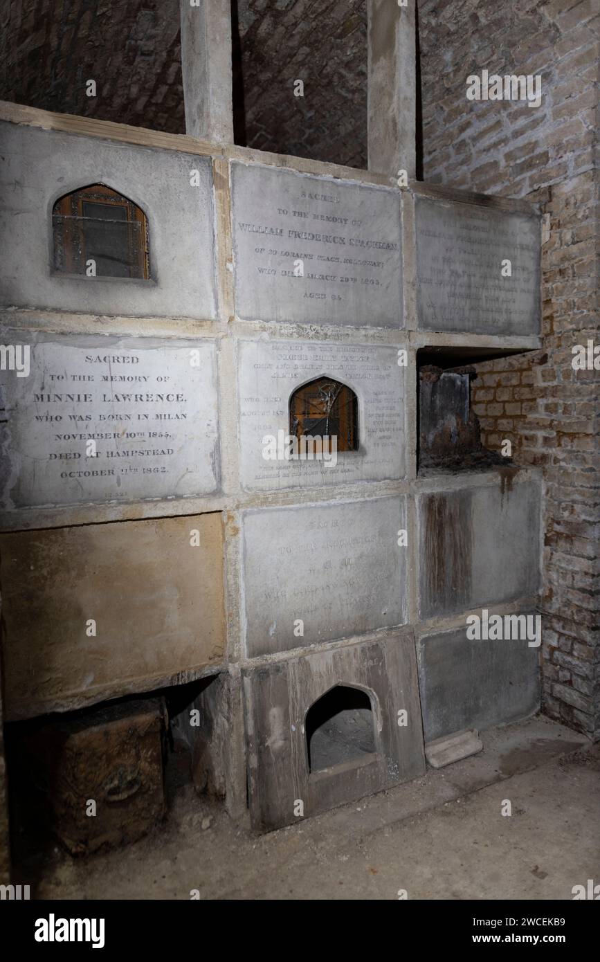 Les Catacombes en terrasse du cimetière de Highgate, au cimetière nord de Londres, obtiennent un financement de 100 000 000 £ de la loterie nationale pour aider à ajouter de nouveaux sites funéraires, en Angleterre, au Royaume-Uni Banque D'Images