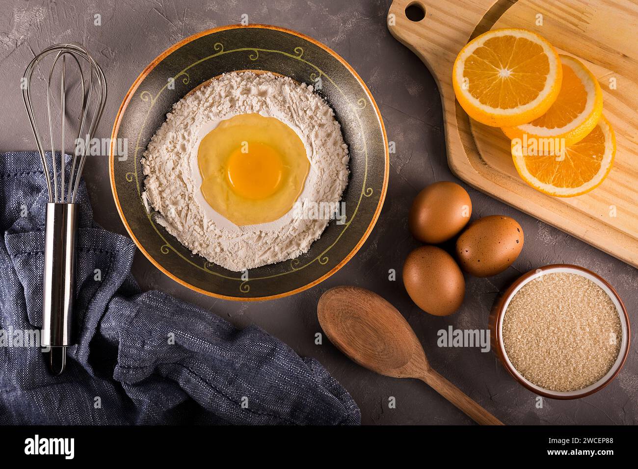 Ingrédients pour la préparation du gâteau à l'orange. Banque D'Images