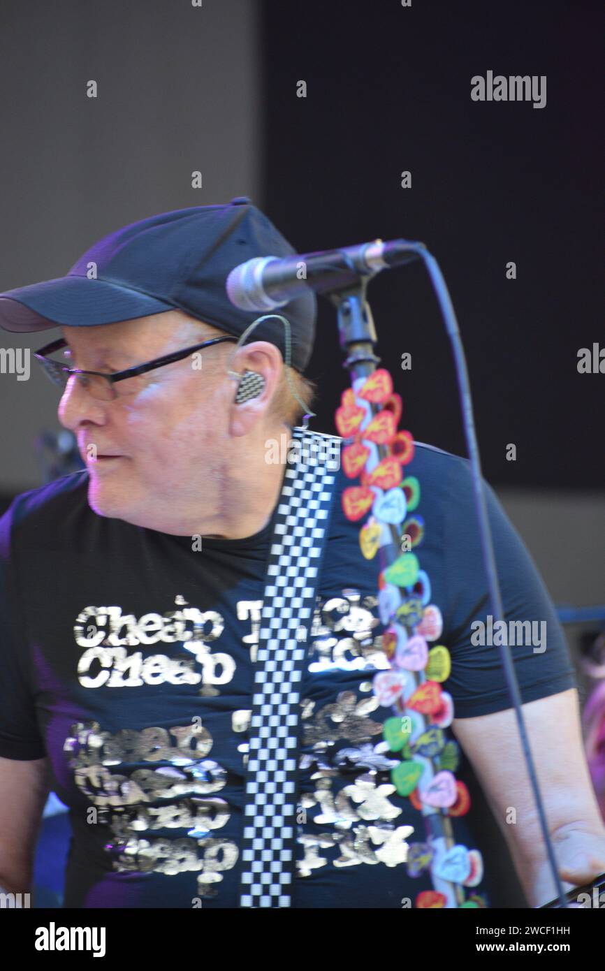 Cheap Trick se produit à Sherman Texas, lors de ce qui allait devenir un concert abrégé de pluie, le 3 juillet 2023, Rick Nielsen photographié ici jouant de la guitare befo Banque D'Images