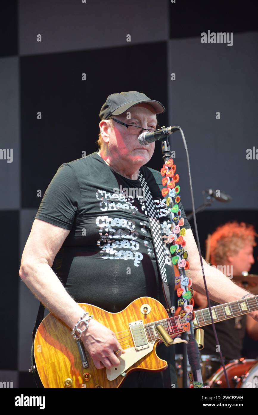 Cheap Trick se produit à Sherman Texas, lors de ce qui allait devenir un concert abrégé de pluie, le 3 juillet 2023, Rick Nielsen photographié ici jouant de la guitare befo Banque D'Images