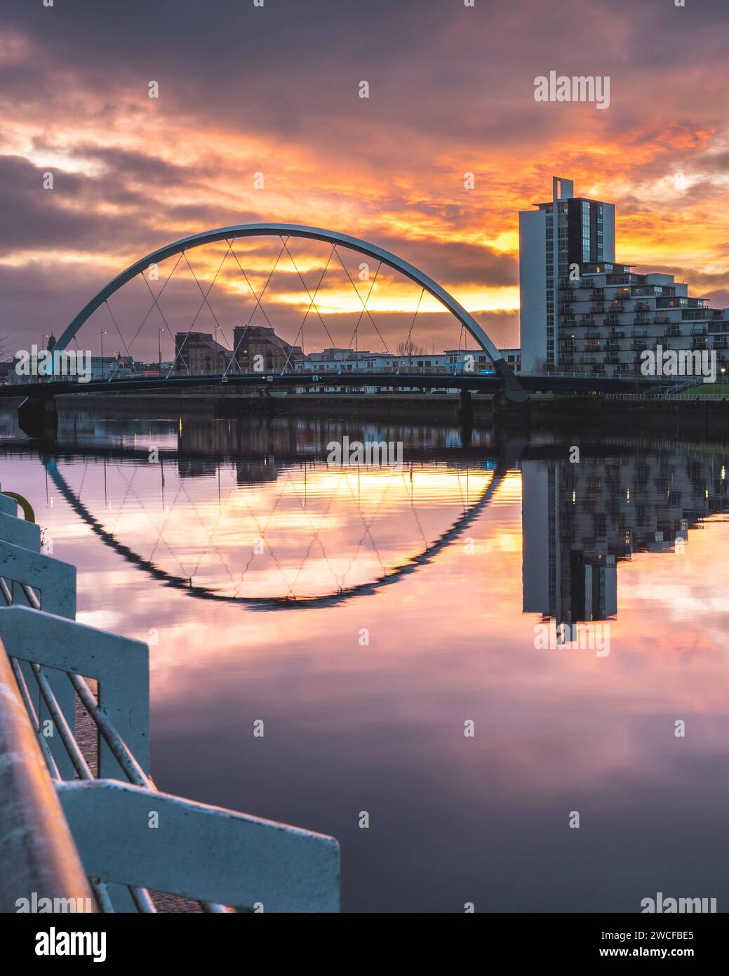 Glasgow avec le pont Clyde Arch sur la rivière Clyde, en Écosse. Banque D'Images