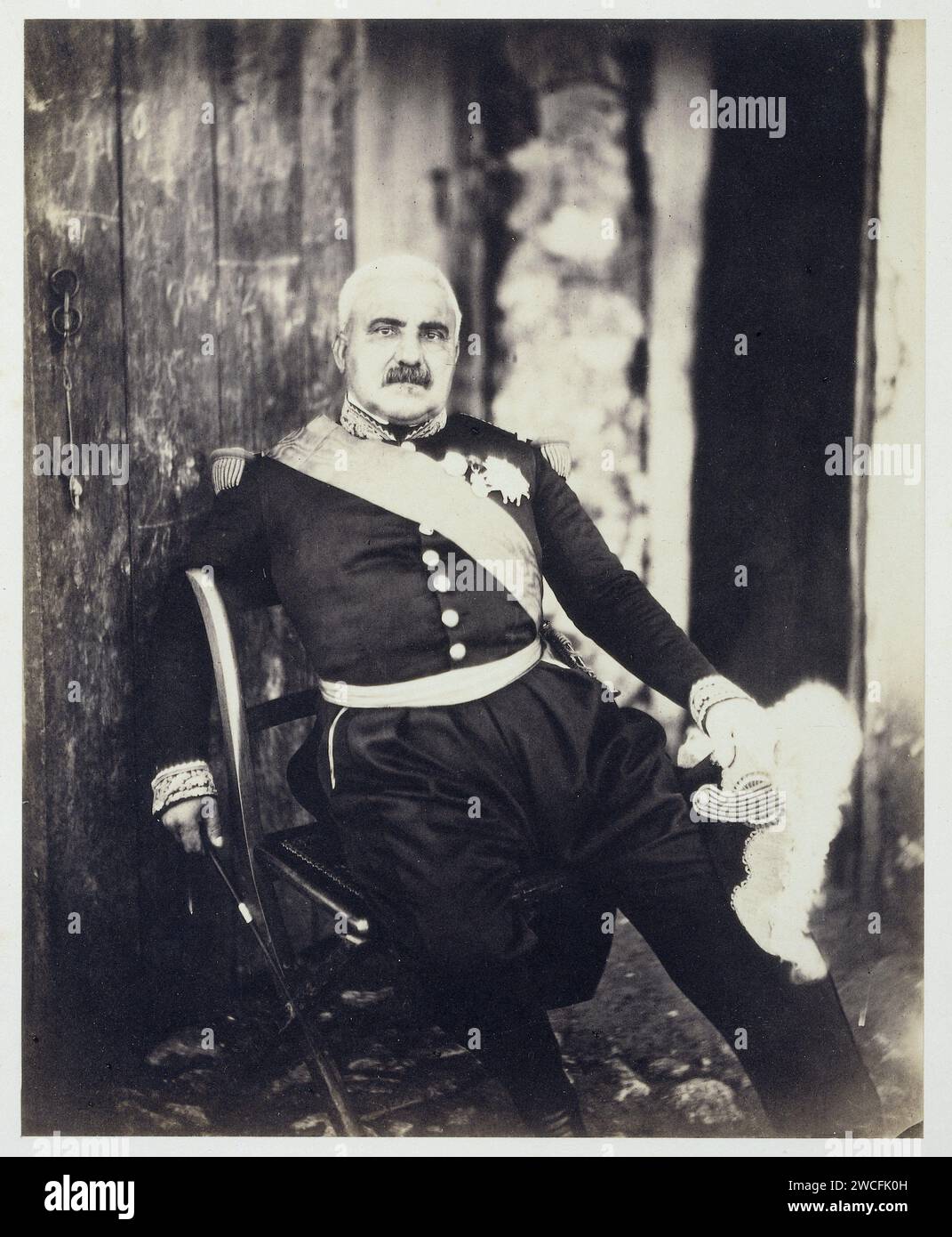 Portrait du maréchal aimable Pélissier pendant la guerre de Crimée, Roger Fenton, 1855 photographie Great Britainpublisher : Manchester support photographique. papier salé en carton imprimer des personnes historiques. commandant en chef, général, maréchal Banque D'Images