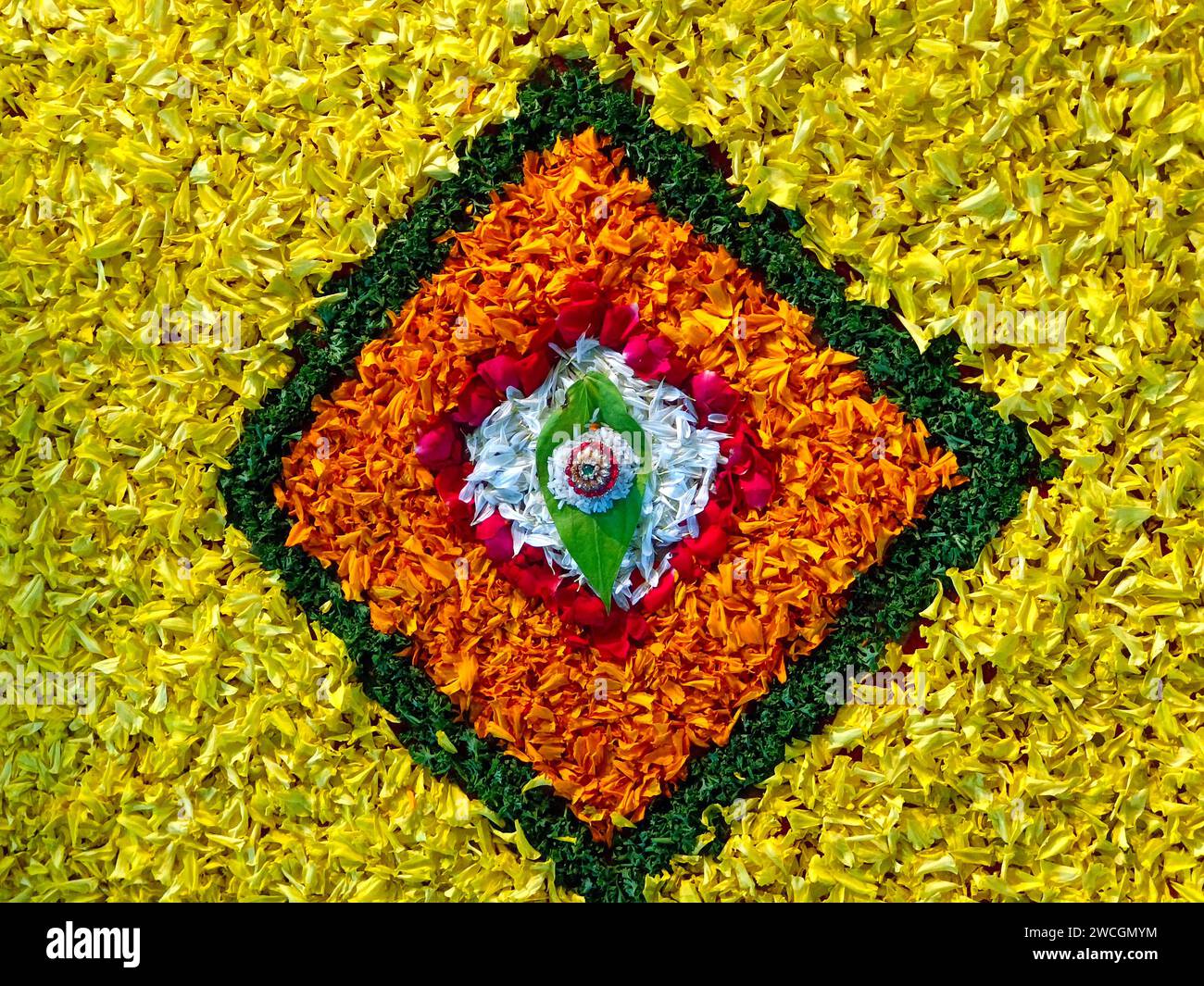 Décorations de noix de bétel et de feuilles, décoration de fleurs Saptapadi, mariage hindou, Saptapadi, également connu sous le nom de Sagnik Saptapadi, est l'un des H les plus importants Banque D'Images