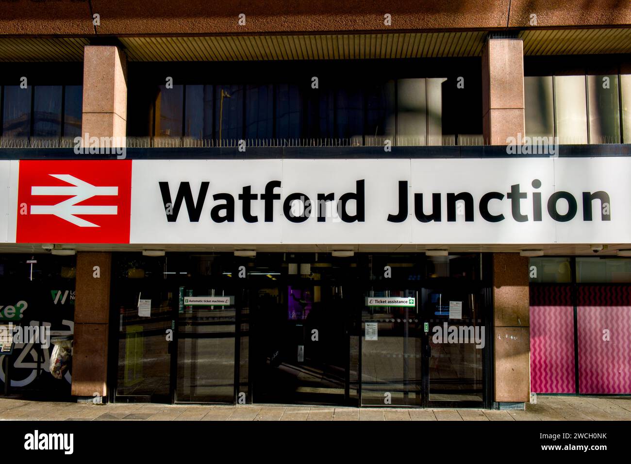 Watford Junction Station Entrance, Hertfordshire, Angleterre, Royaume-Uni Banque D'Images