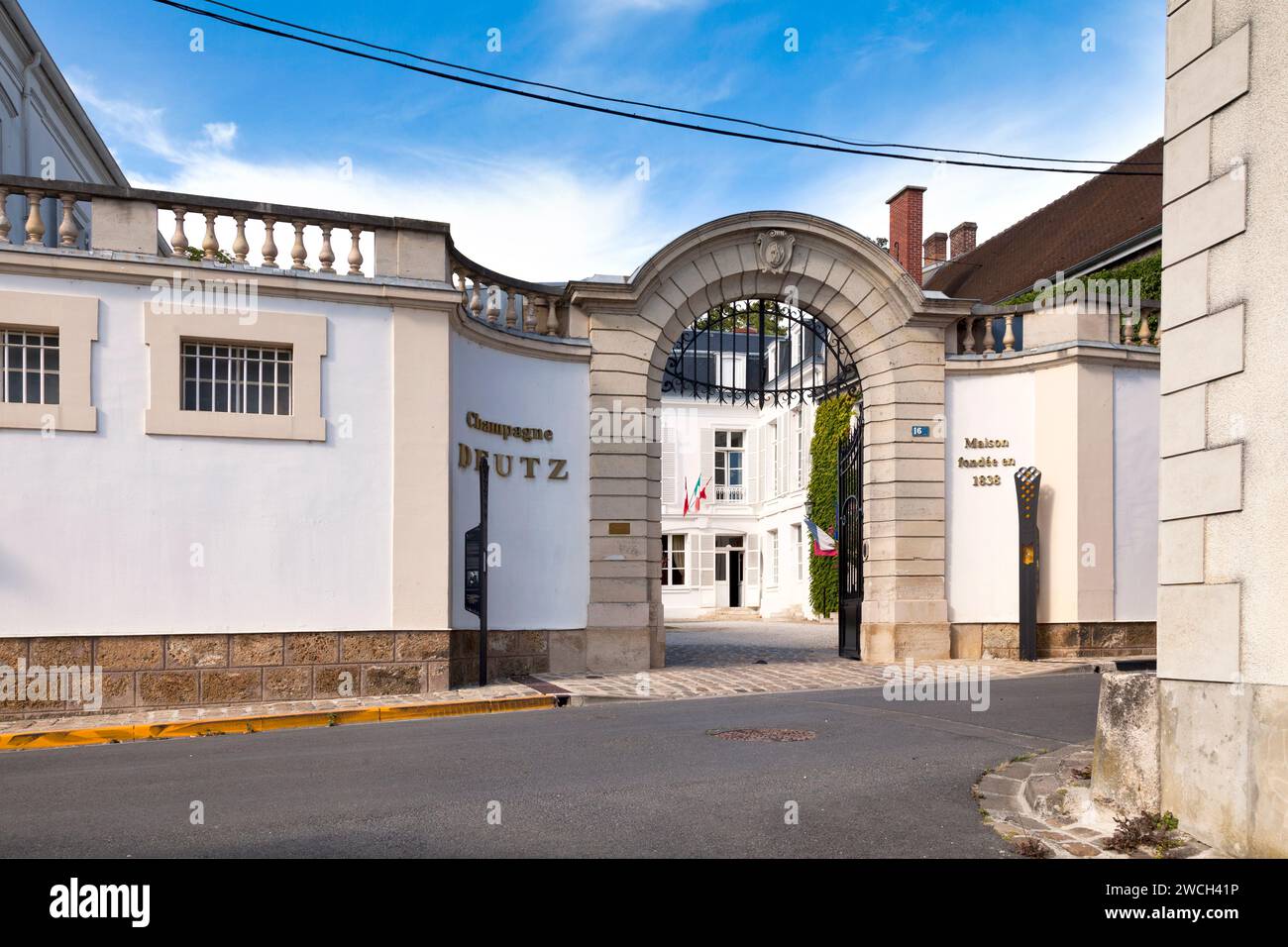 Aÿ, France - juillet 23 2020 : la maison de Champagne Deutz a été fondée en 1838 par William Deutz et Pierre-Hubert Geldermann et est depuis dirigée par succe Banque D'Images