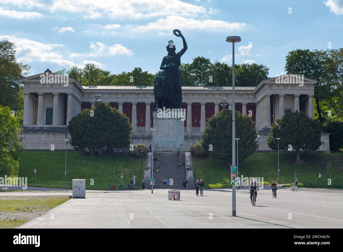 Munich, Allemagne - Mai 30 2019 : le Hall of Fame est un portique dorique à trois ailes conçu par Leo von Klenze pour le compte du roi Louis Ier de Bavière sur un I. Banque D'Images