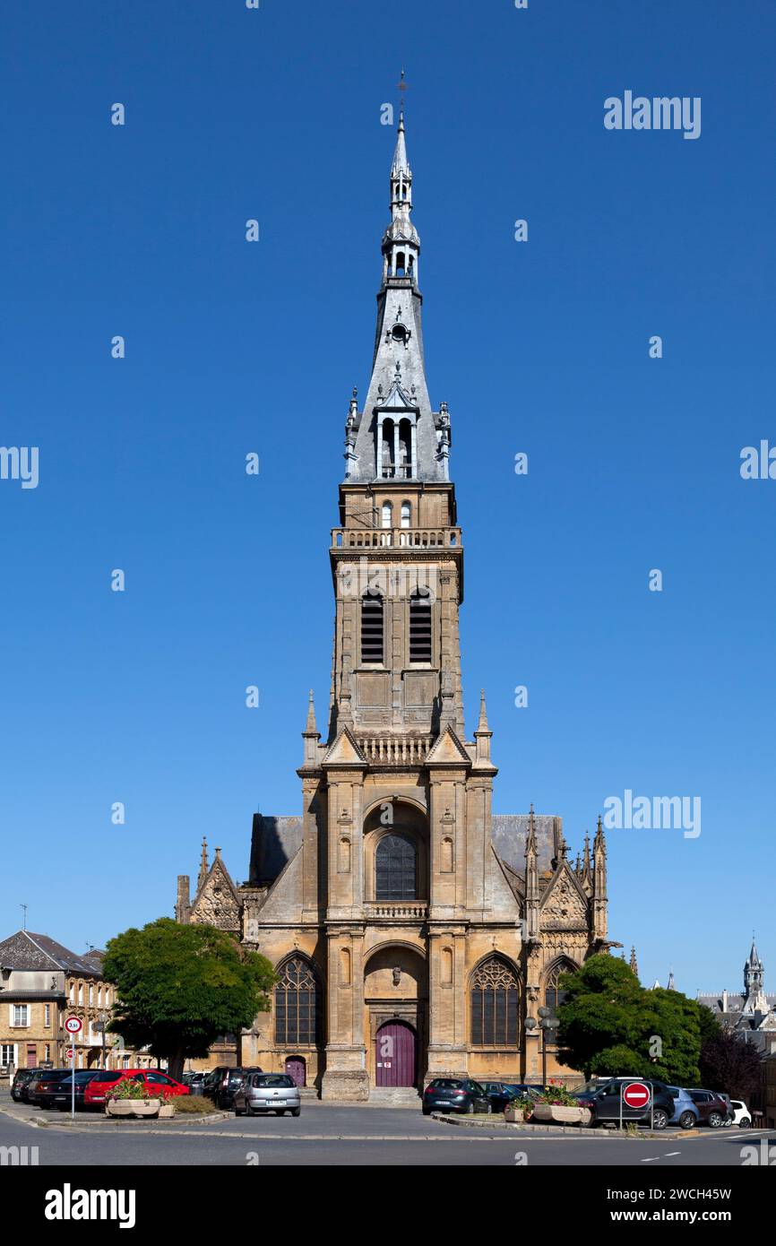 Charleville-Mézières, France - juin 23 2020 : la basilique notre-Dame-d'espérance est une église de style gothique, construite à partir de 1499. Banque D'Images