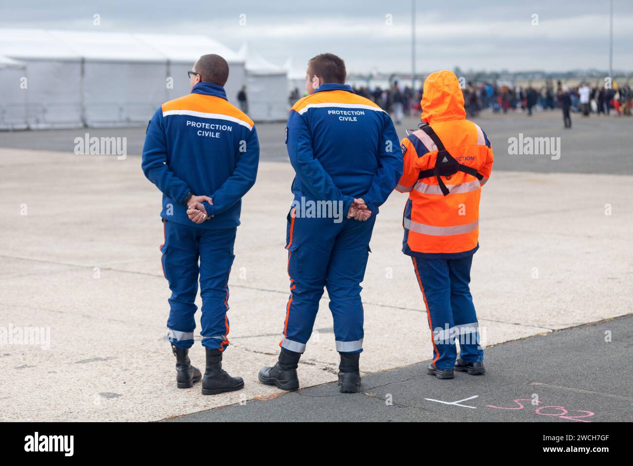 Le Bourget, France - septembre 29 2019 : trois officiers de la protection civile en patrouille à l'aéroport de Paris-le Bourget (Aér Banque D'Images