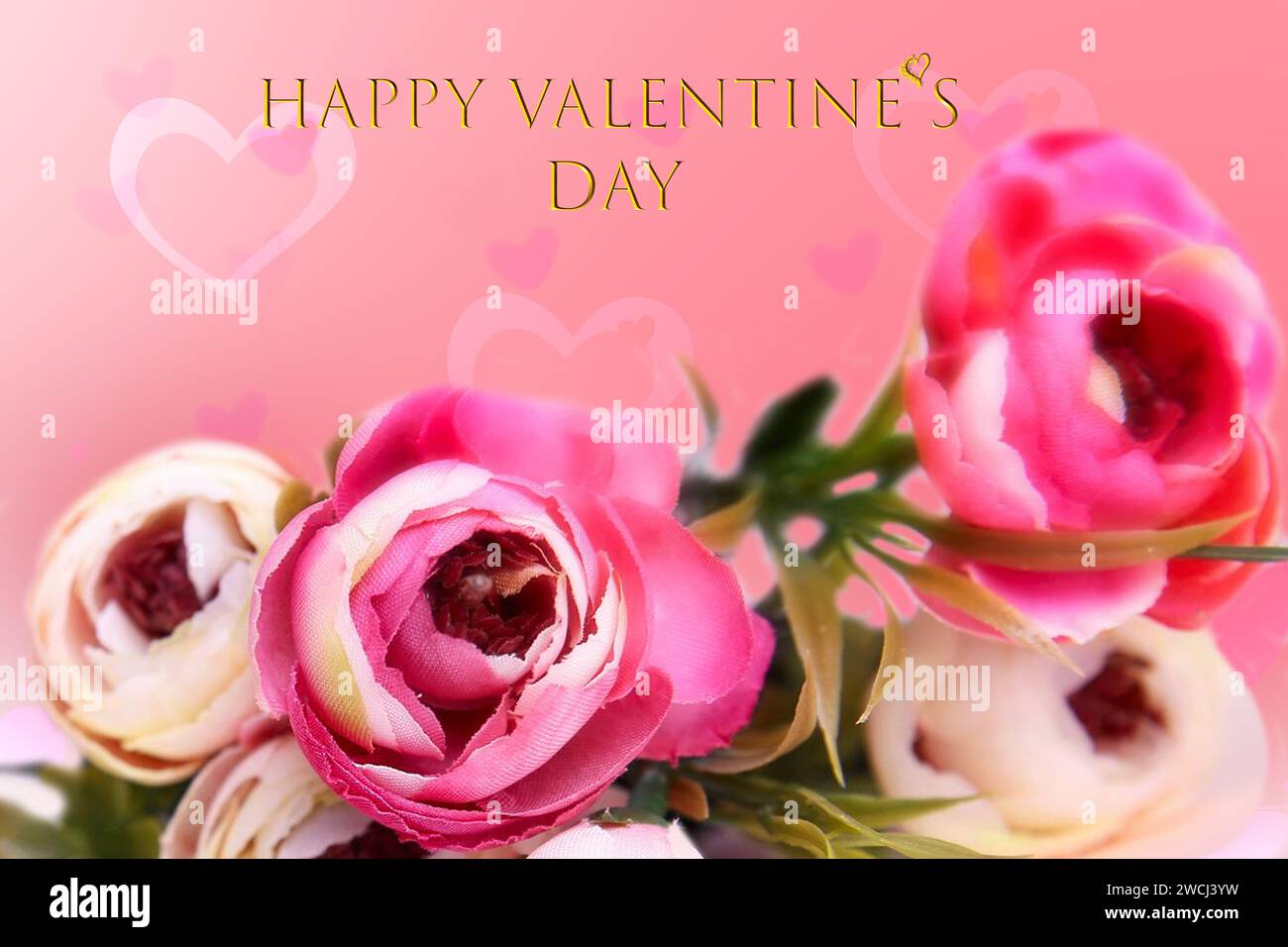 Carte de voeux pour la Saint Valentin. Bouquet décoratif de roses artificielles colorées sur fond abstrait bokeh coeurs rose texture vacances, postca Banque D'Images